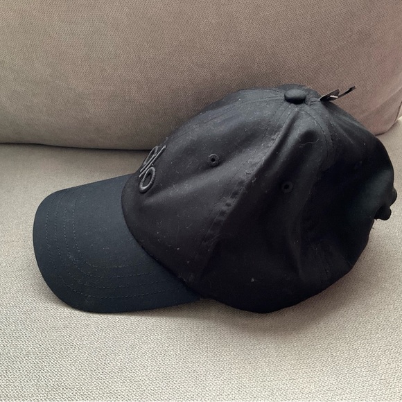 Alo Yoga Off-Duty Cap Black/Black - Picture 5 of 13